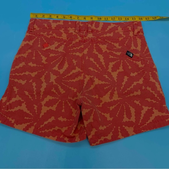 The North Face Women’s All Over Print Orange / Red Logo Patch Shorts Size 6 - Picture 7 of 7